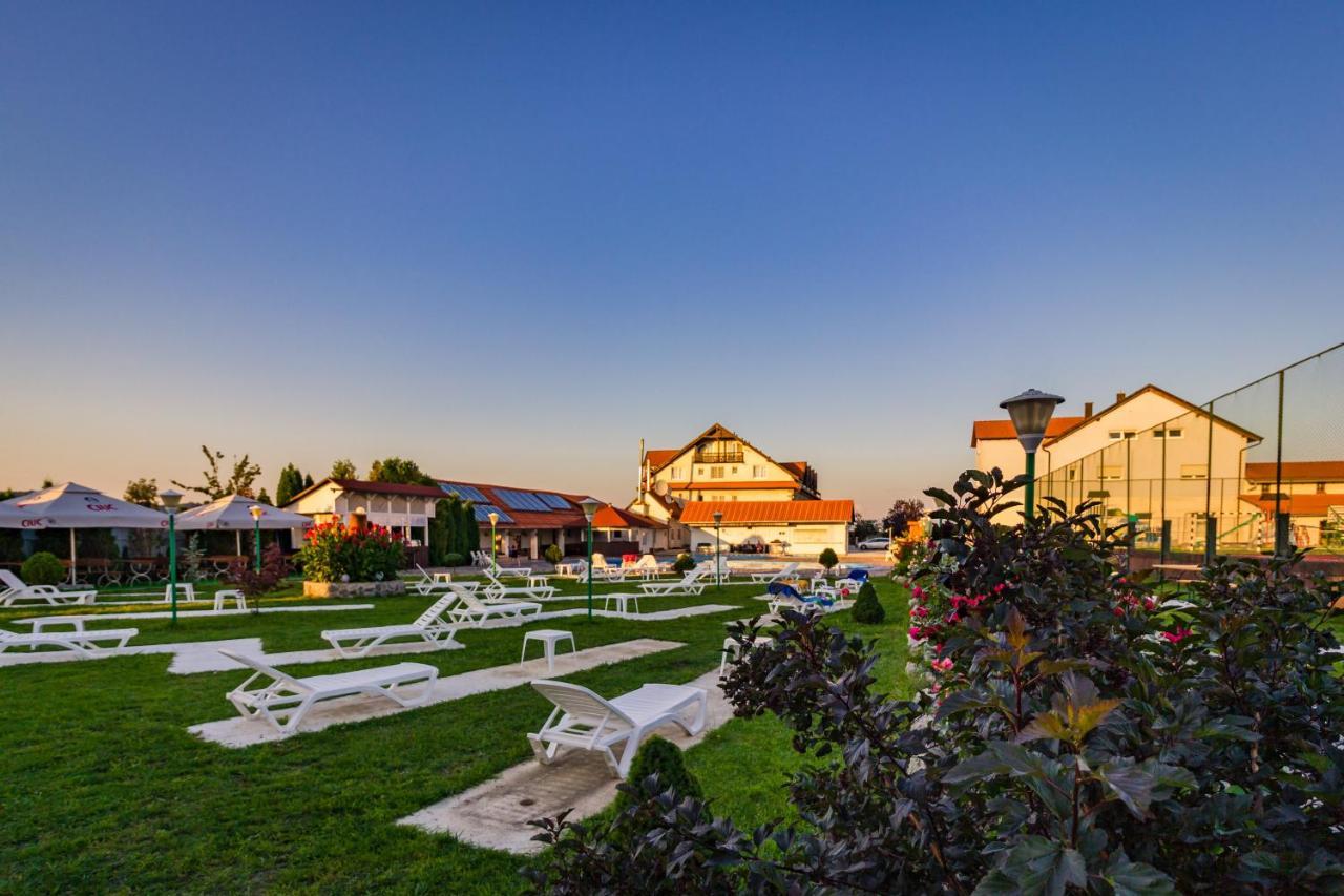 Hotel Europa Kokeltal Albeşti Exterior foto